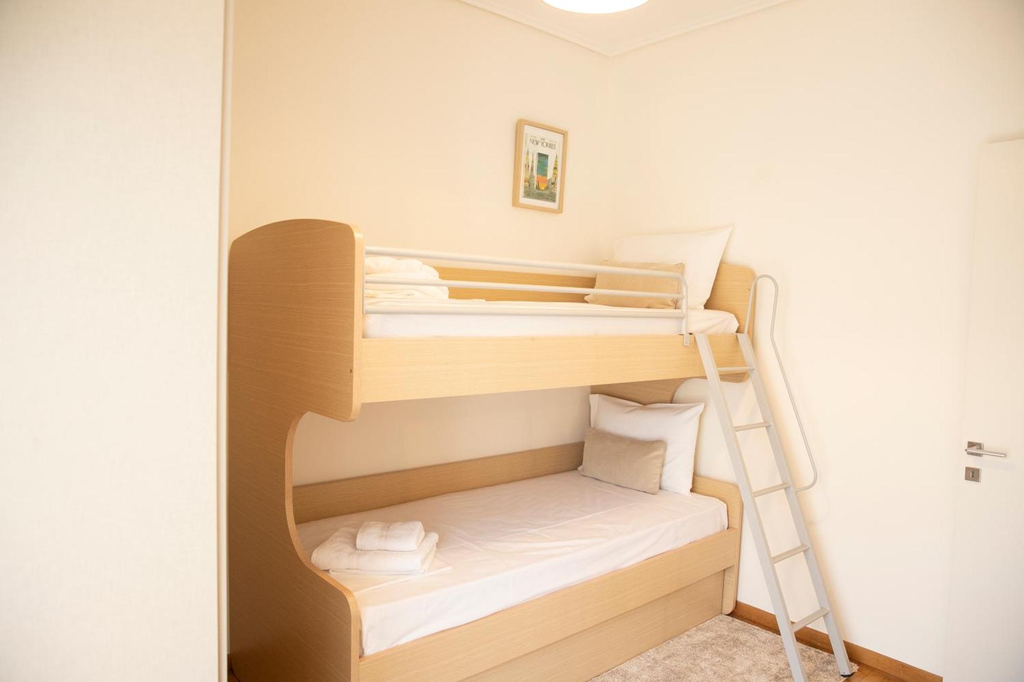 Spacious Glyfada Golf 4Br -Near Beach + Shops Athen Eksteriør bilde