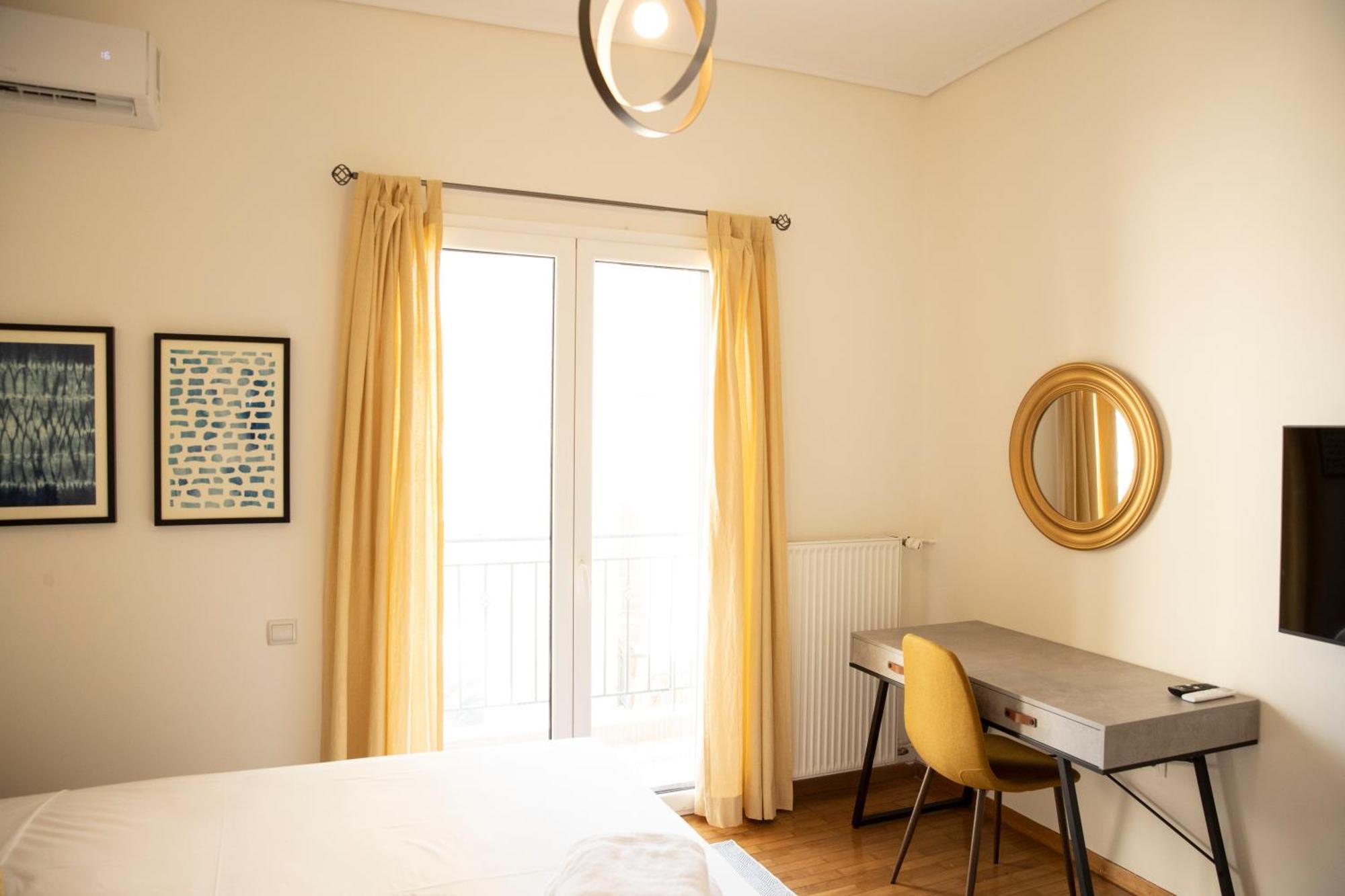 Spacious Glyfada Golf 4Br -Near Beach + Shops Athen Eksteriør bilde