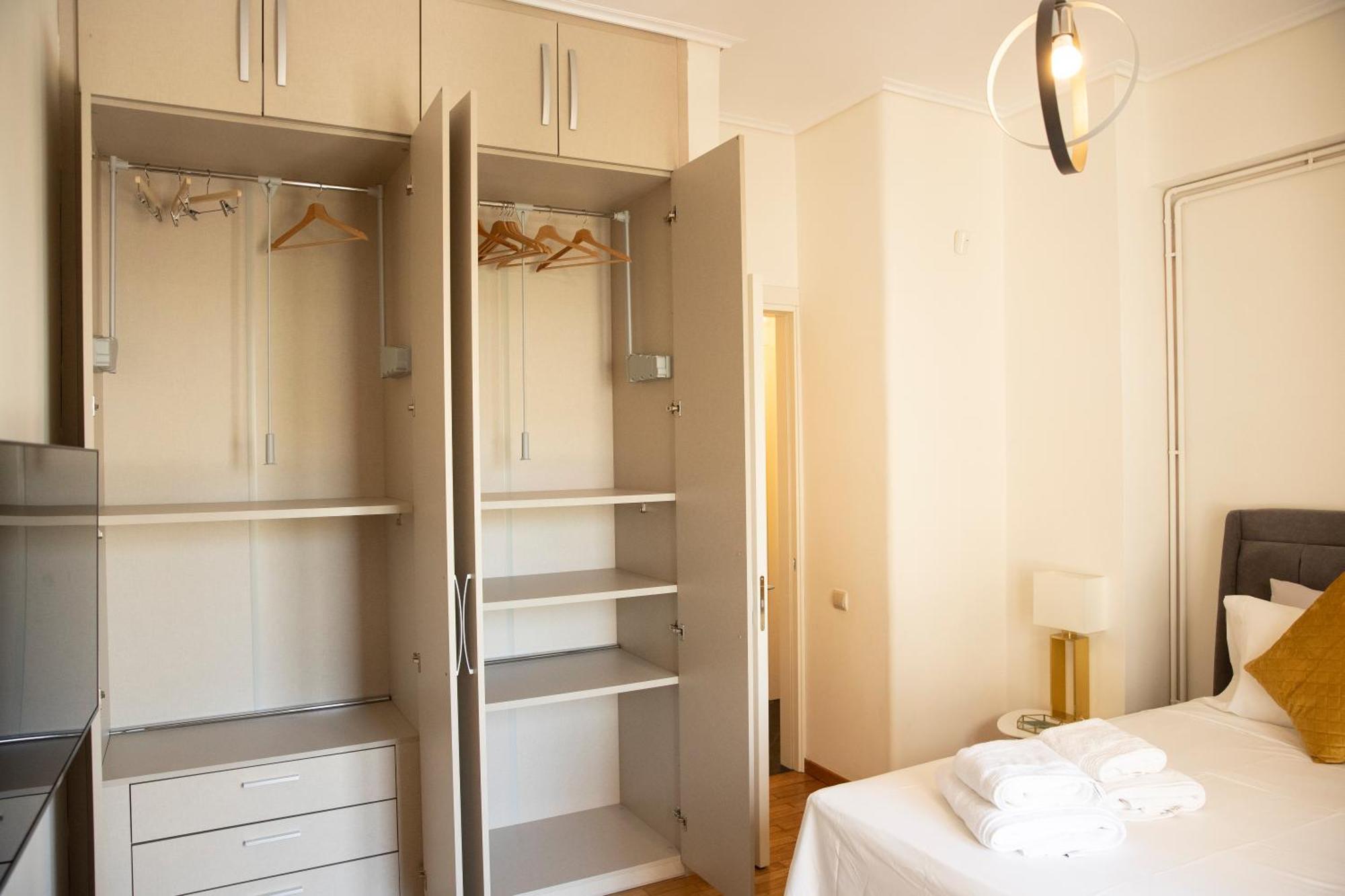 Spacious Glyfada Golf 4Br -Near Beach + Shops Athen Eksteriør bilde