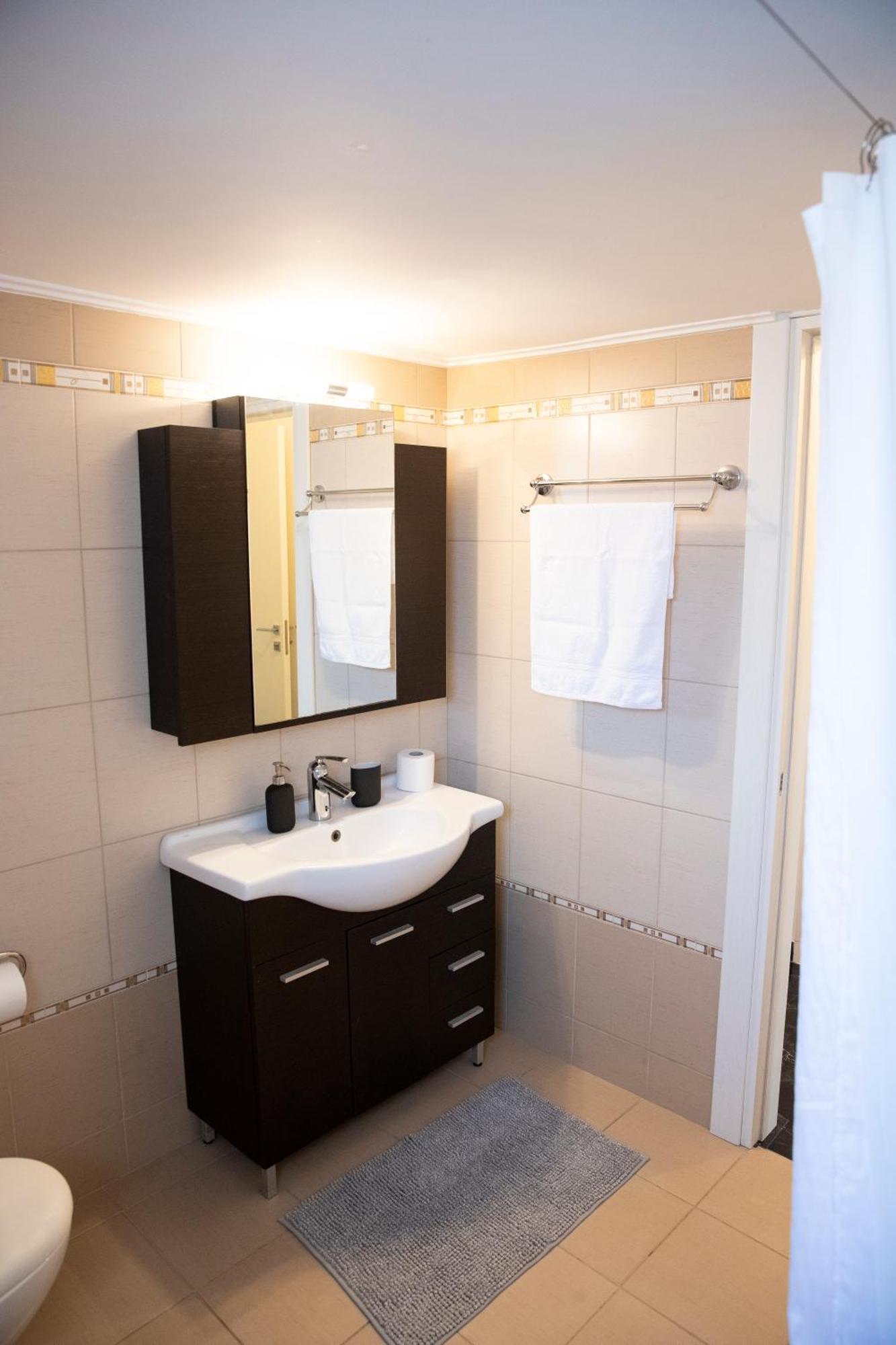 Spacious Glyfada Golf 4Br -Near Beach + Shops Athen Eksteriør bilde
