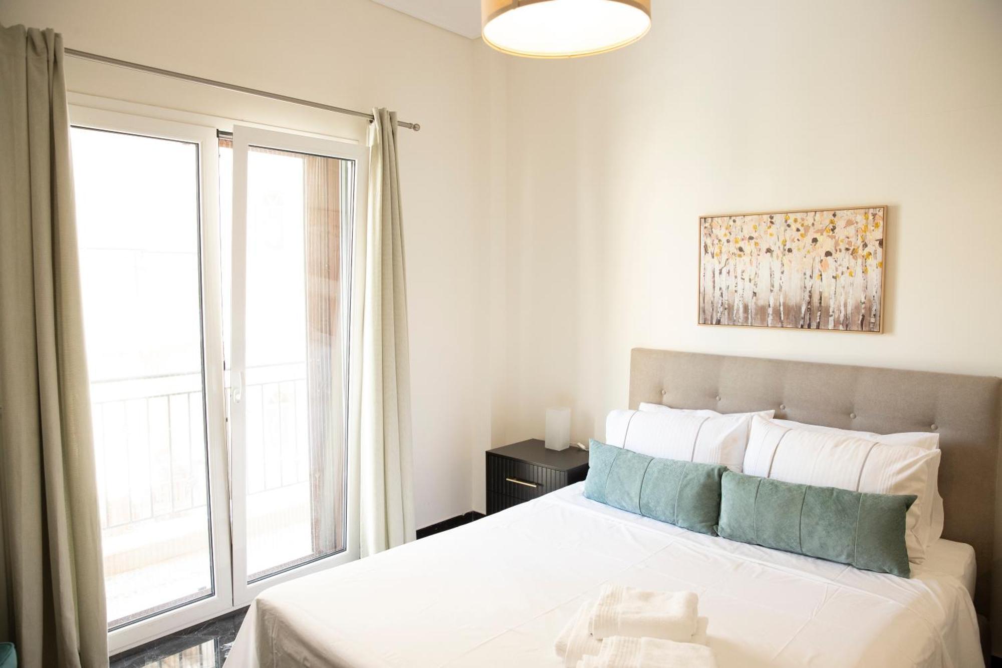 Spacious Glyfada Golf 4Br -Near Beach + Shops Athen Eksteriør bilde